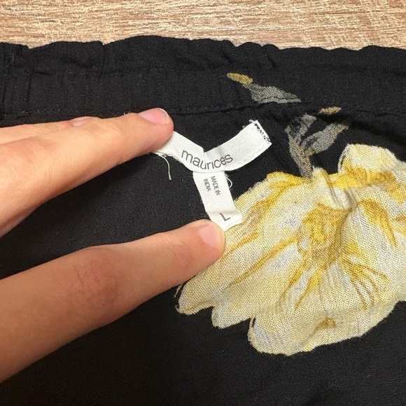 Maurices Floral Off The Shoulder Blouse Size Large - Picture 4 of 4